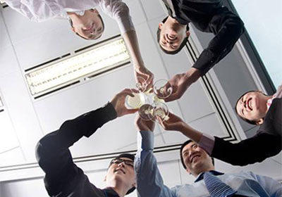 倒酒的禮儀你知道多少？來，長點學(xué)問！